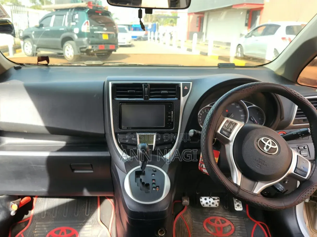 Toyota Ractis 2015 Silver