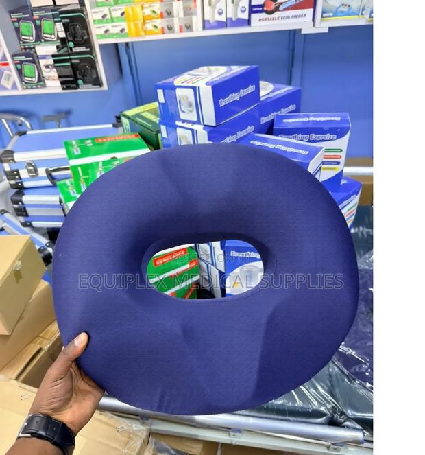 Quality Donut Cushion for Uniform Weight Distribution - main view
