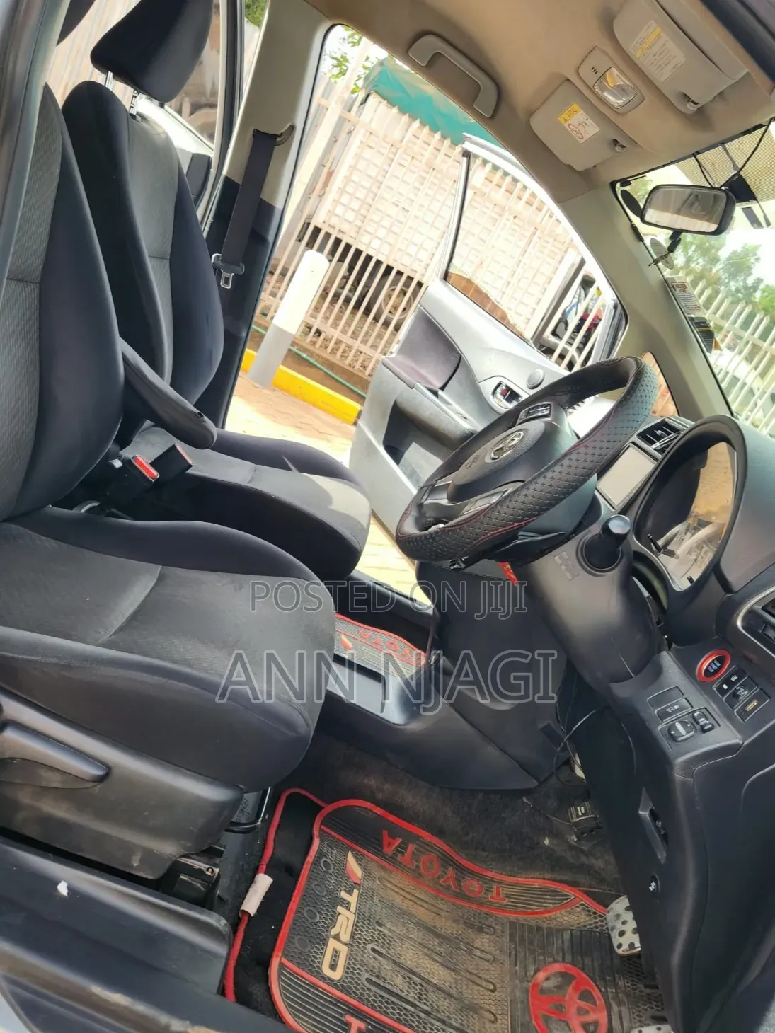 Toyota Ractis 2015 Silver