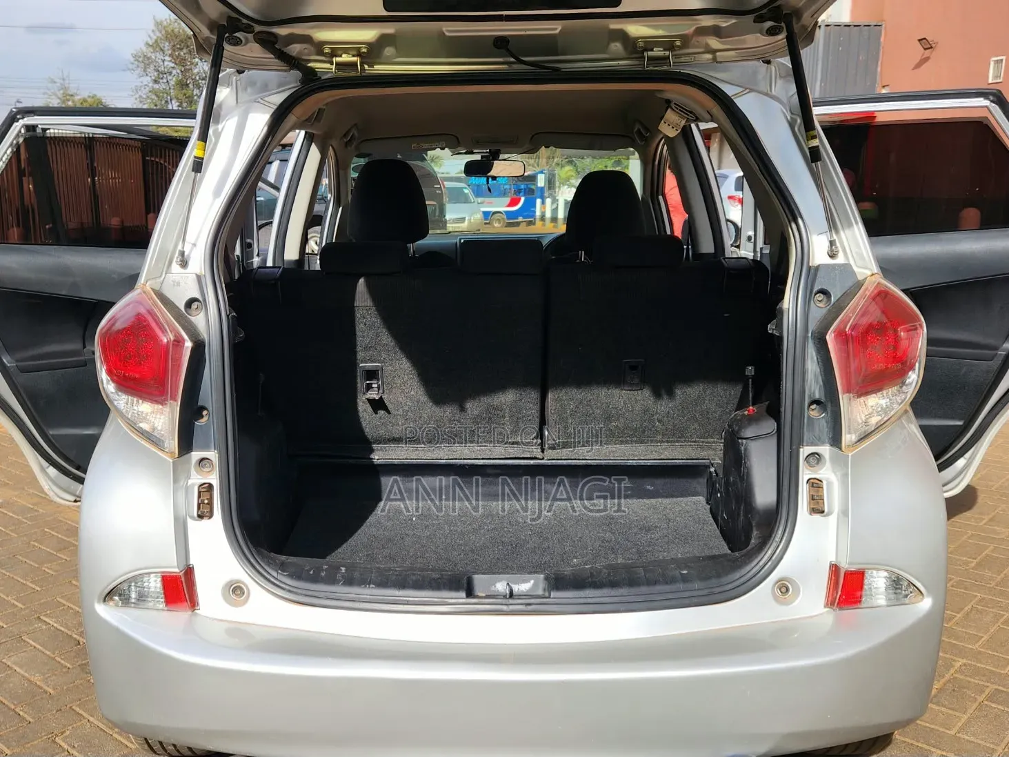 Toyota Ractis 2015 Silver