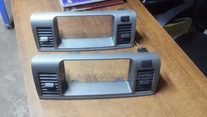 Toyota Raum Radio Annel/Console.