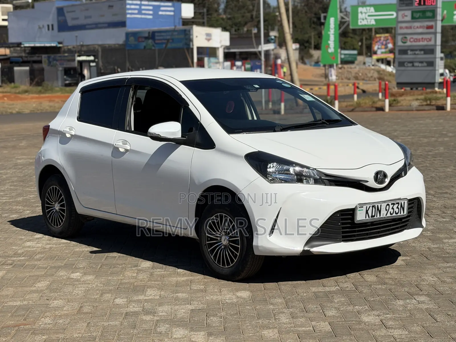 Toyota Vitz 2016 White