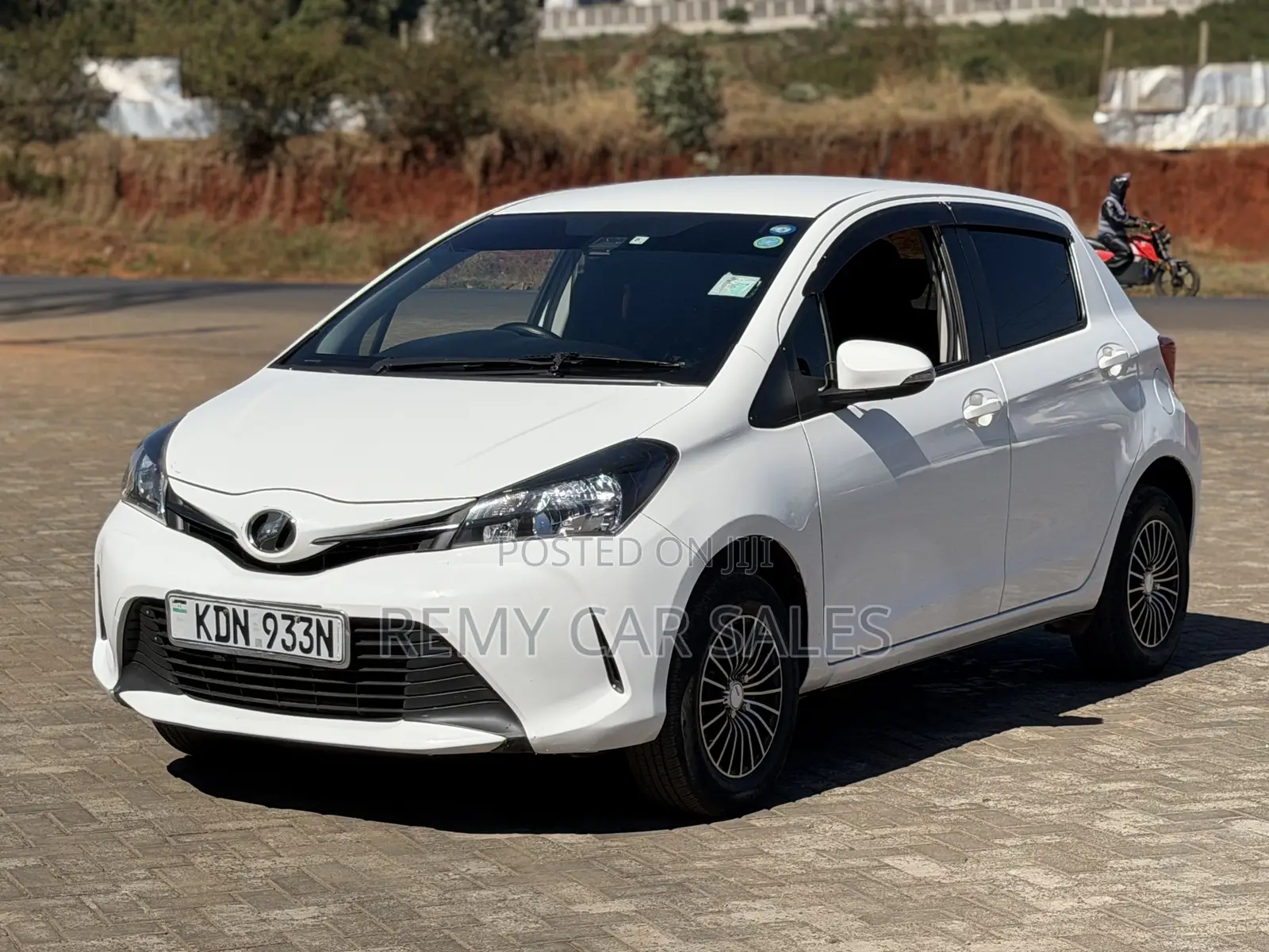 Toyota Vitz 2016 White