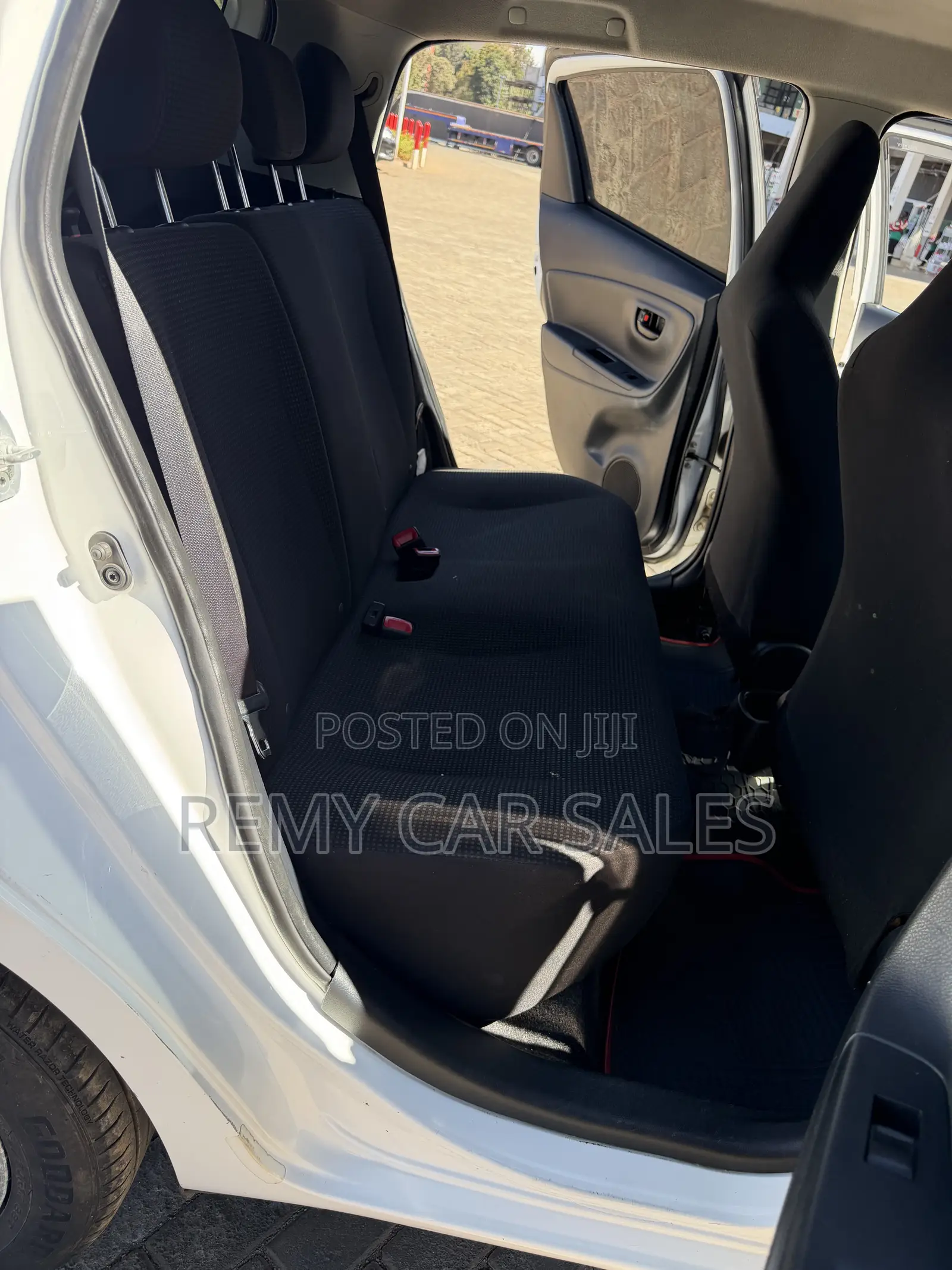 Toyota Vitz 2016 White