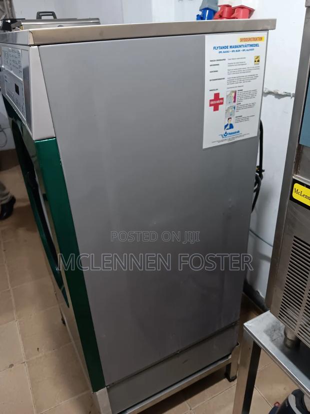 Commercial Laundry Machine - thumbnail 5