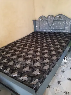 4×6 Metal Bed With Mattress – Good Condition