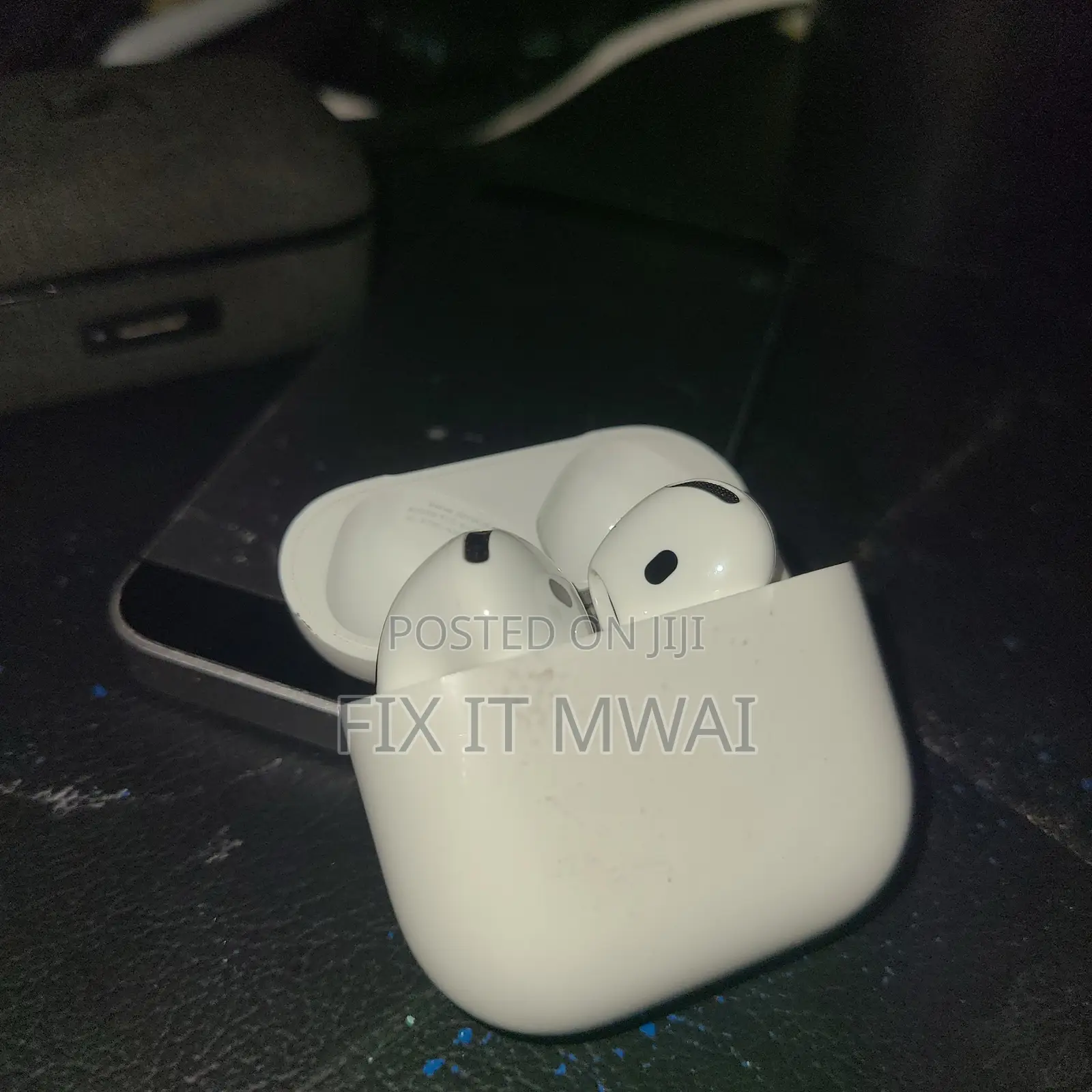 Apple AirPods 4 ANC