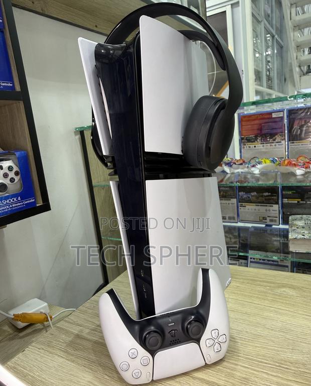 Ex Uk PlayStation 5 Pro - main view