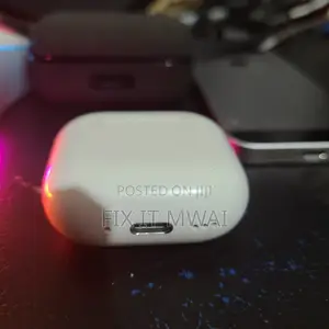 Apple AirPods 4 ANC