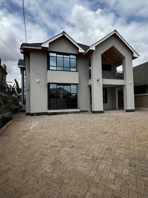 5bdrm Maisonette in Gateway Mall Area for rent