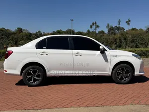 Toyota Axio 1.5 Hybrid 2WD 2016 White