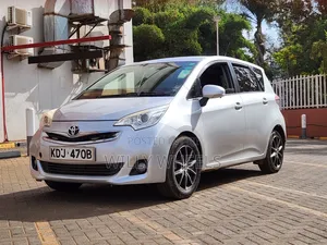Toyota Ractis 1.5 FWD 2015 Silver