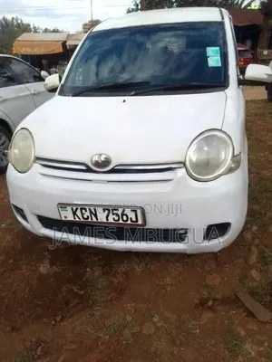 Toyota Sienta 2010 White