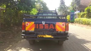 Nissan Hardbody 2009 Blue
