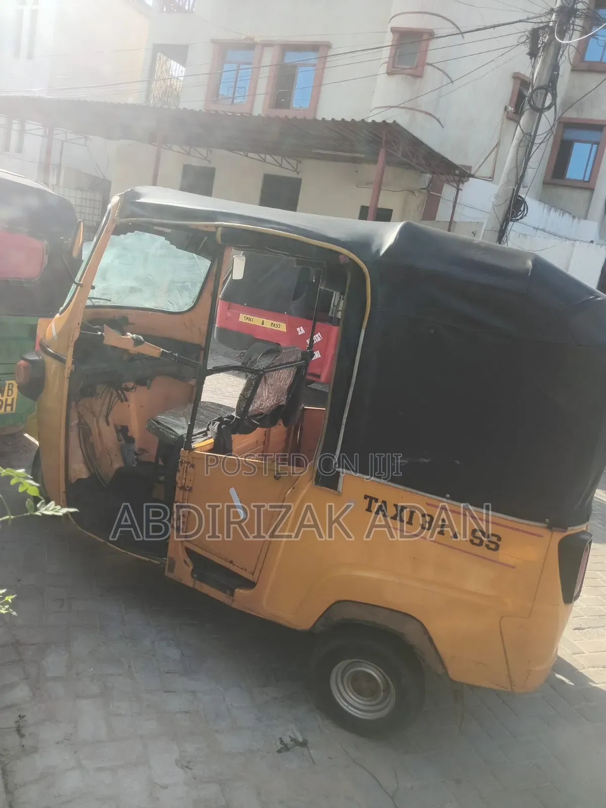 Piaggio 2024 Yellow