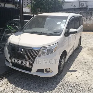 Toyota Esquire 2014 White