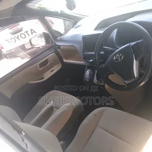 Toyota Esquire 2014 White