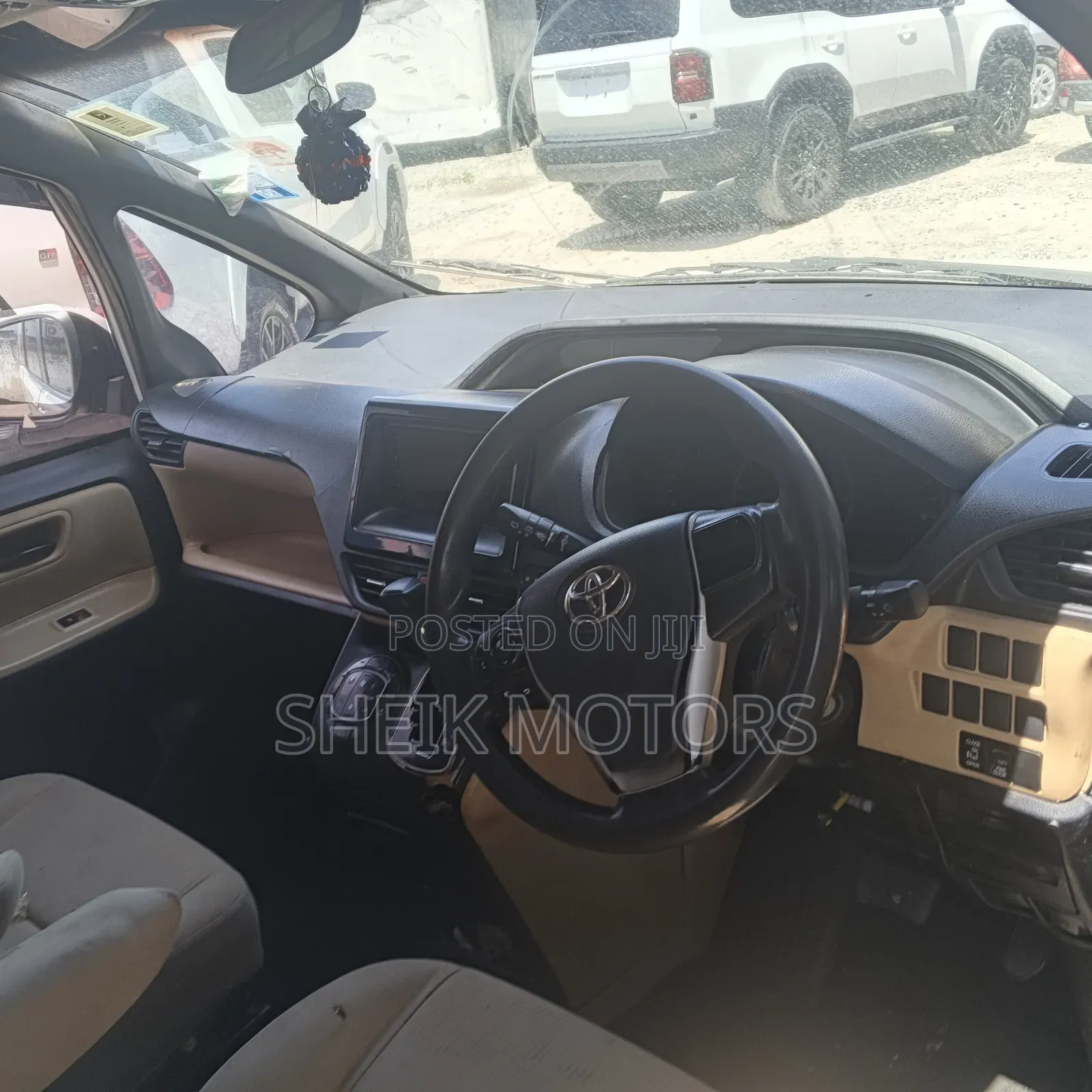 Toyota Esquire 2014 White