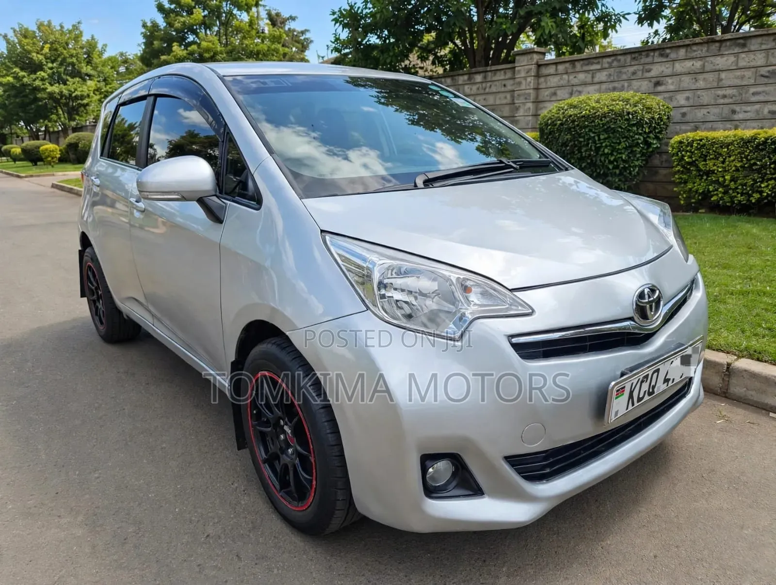 Toyota Ractis 2011 Silver