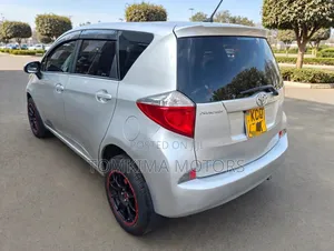 Toyota Ractis 2011 Silver