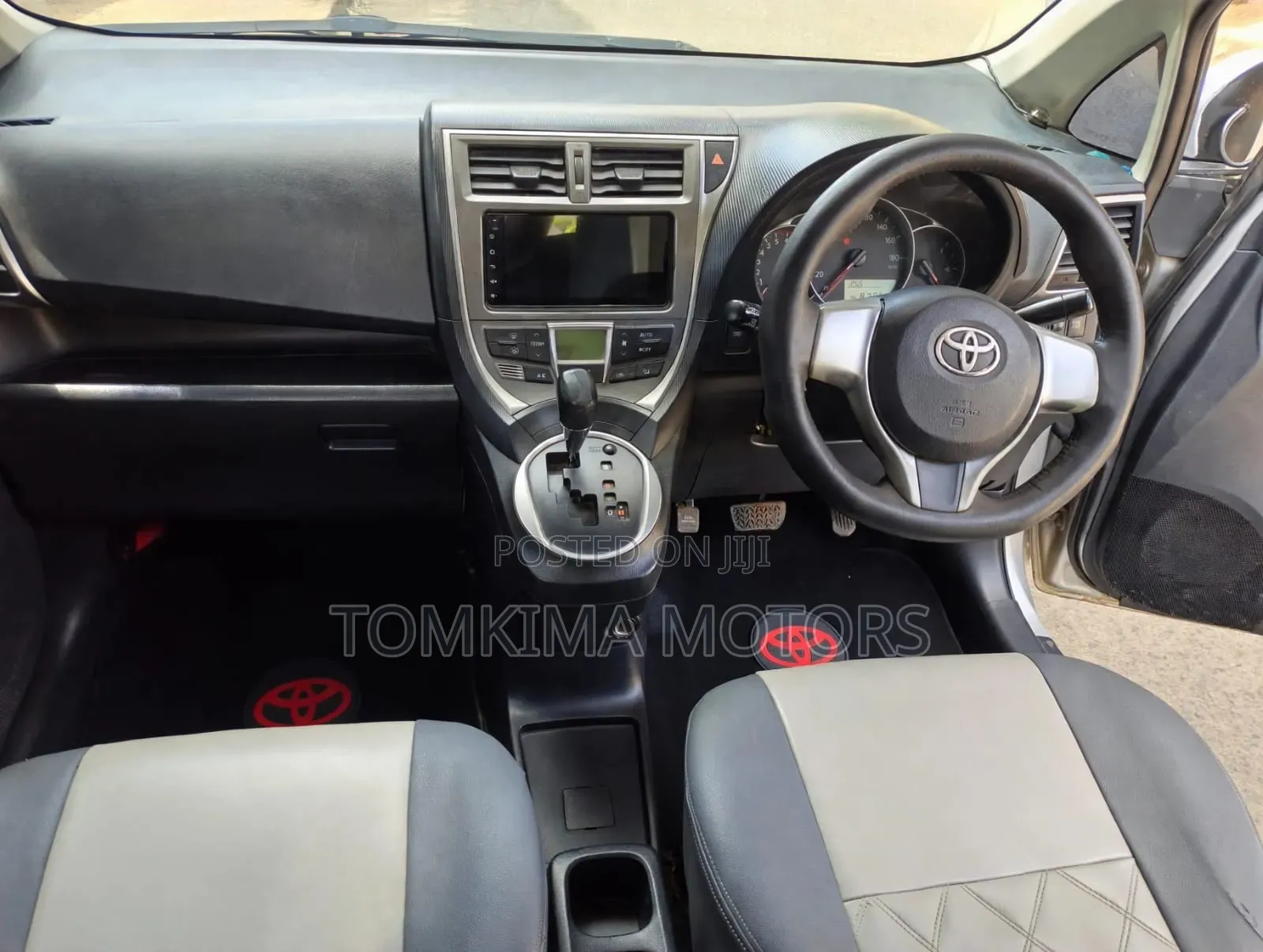 Toyota Ractis 2011 Silver
