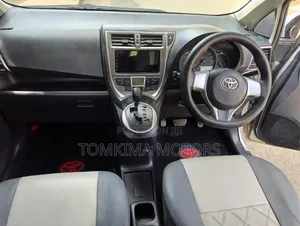 Toyota Ractis 2011 Silver