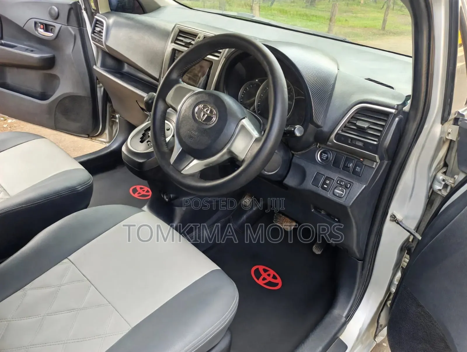 Toyota Ractis 2011 Silver