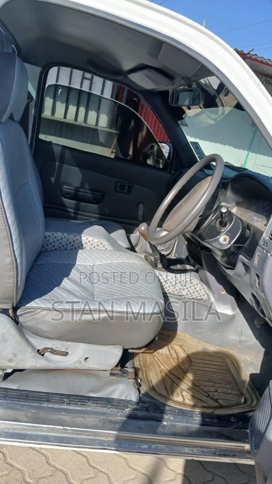 Toyota Hilux 2003 White