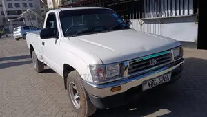 Toyota Hilux 2003 White