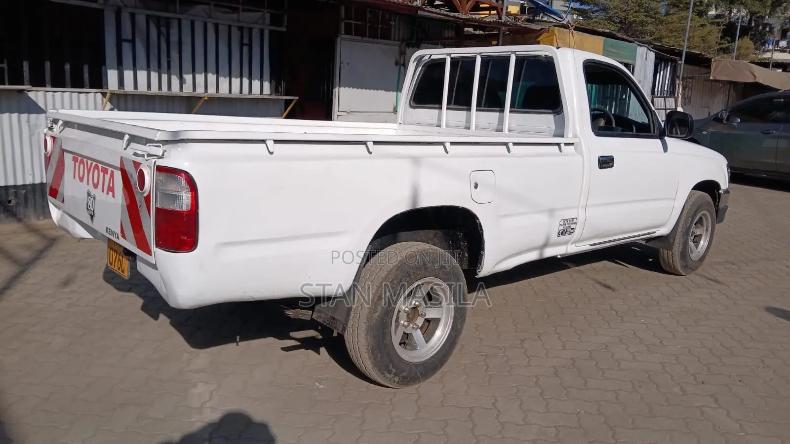 Toyota Hilux 2003 White