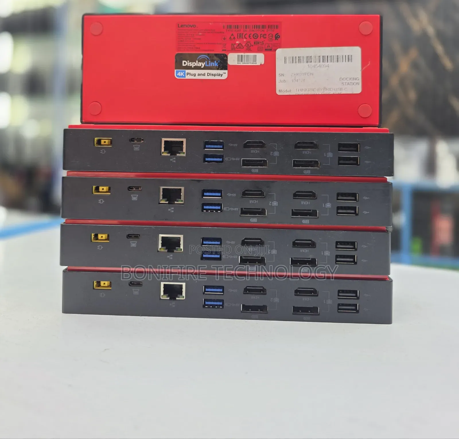Lenovo Thinkpad Hybrid USB-C 
Docking Station 
Supports 2 Monitors
