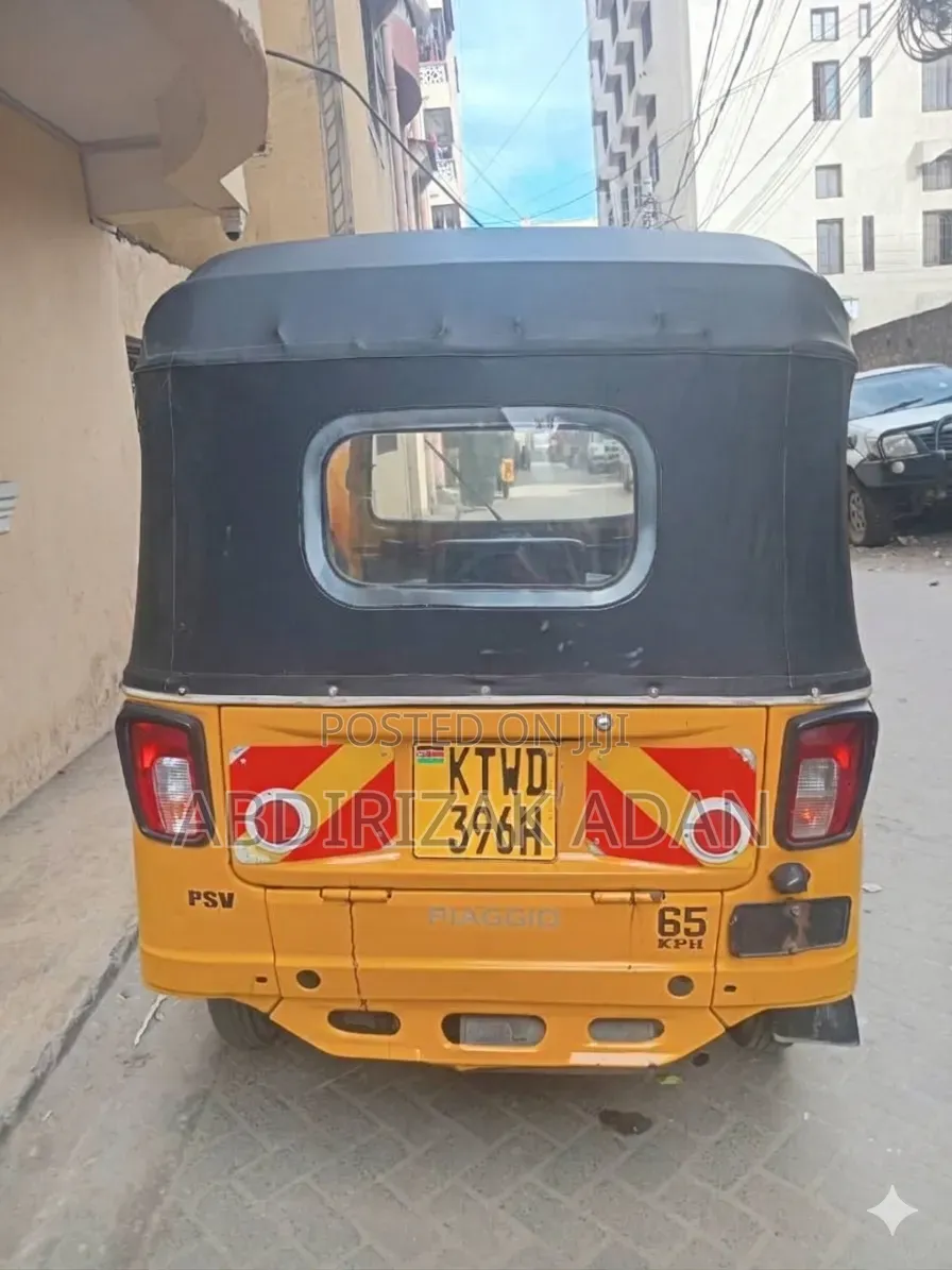 Piaggio 2024 Yellow