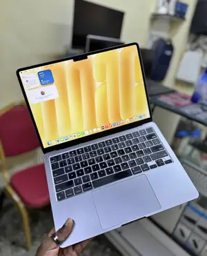 Laptop Apple MacBook Pro 2022 M2 16GB Intel Core M2 SSD 512GB