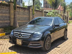 Mercedes-Benz C200 2011 Black