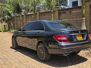 Mercedes-Benz C200 2011 Black