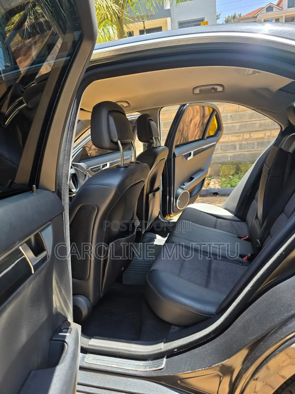 Mercedes-Benz C200 2011 Black