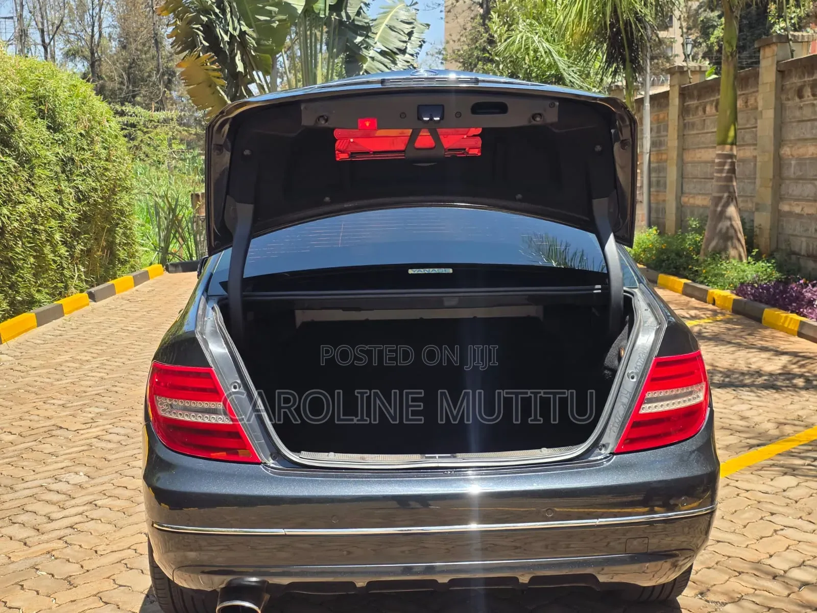 Mercedes-Benz C200 2011 Black