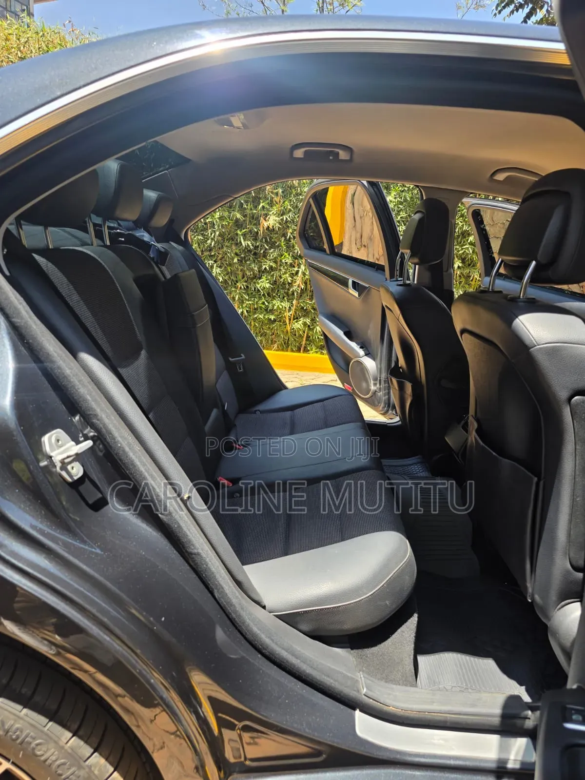 Mercedes-Benz C200 2011 Black