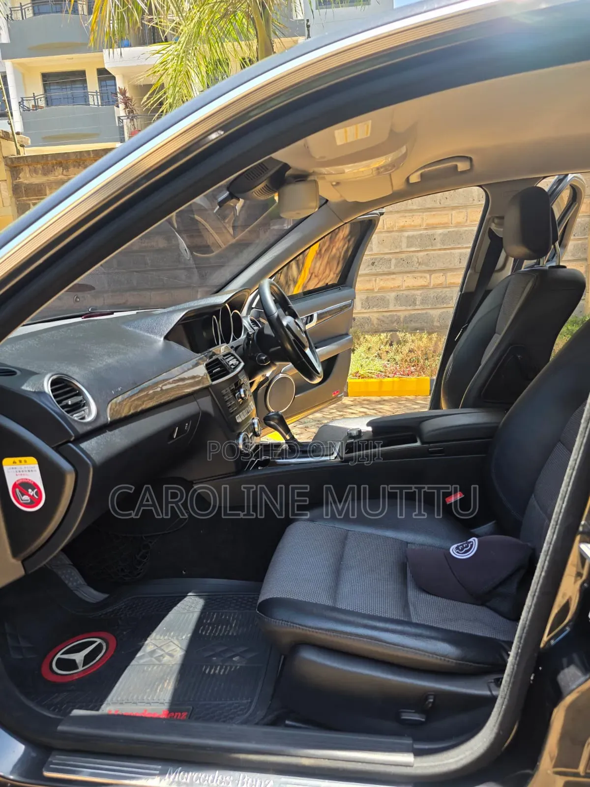 Mercedes-Benz C200 2011 Black