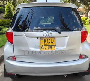 Toyota Ractis 2011 Silver