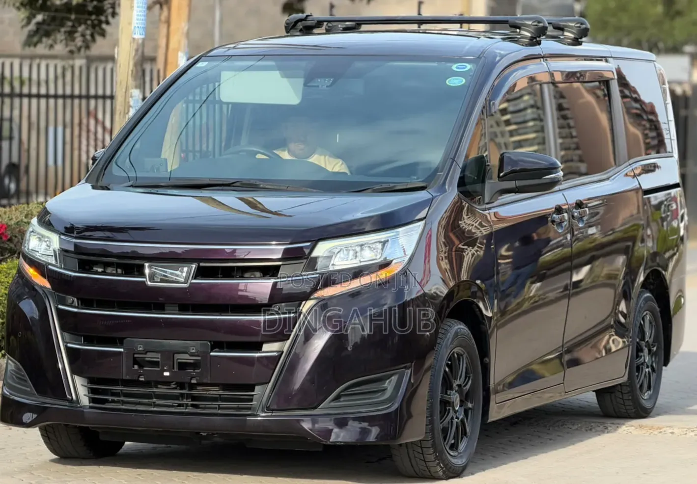 Toyota Noah 2019 Maroon