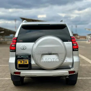 Toyota Land Cruiser Prado 2.8 2017 Silver