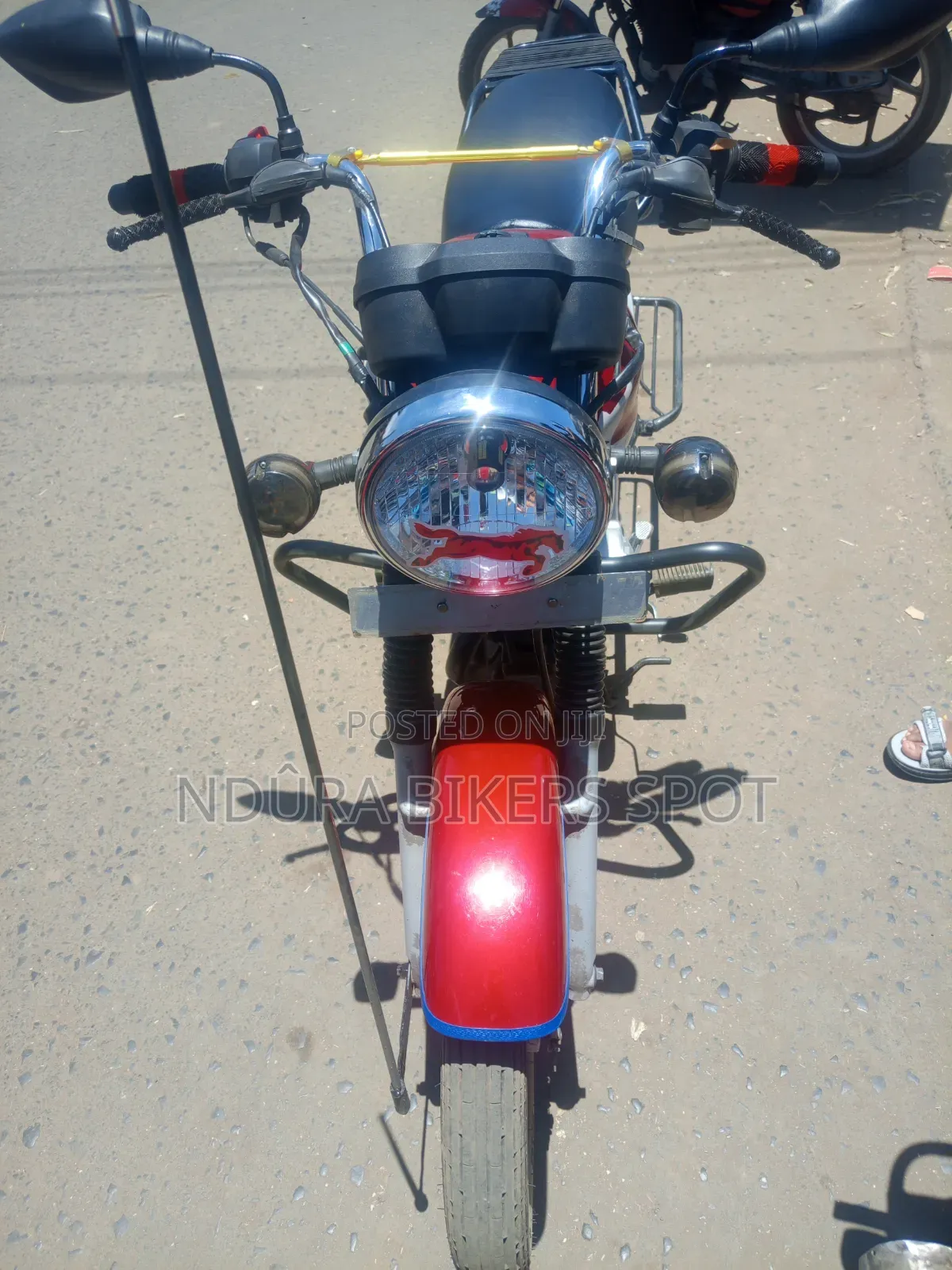 TVS HLX 125 2025 Red