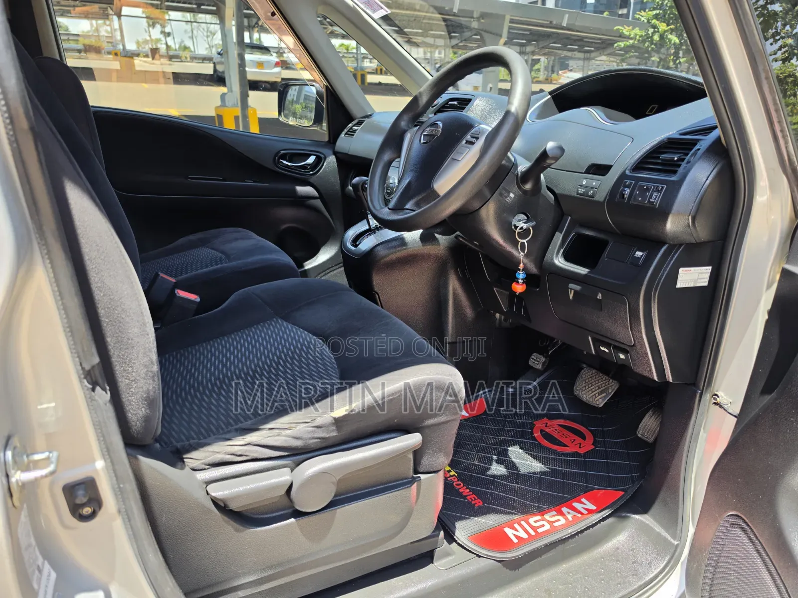 Nissan Serena 2011 Silver