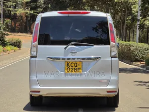 Nissan Serena 2011 Silver