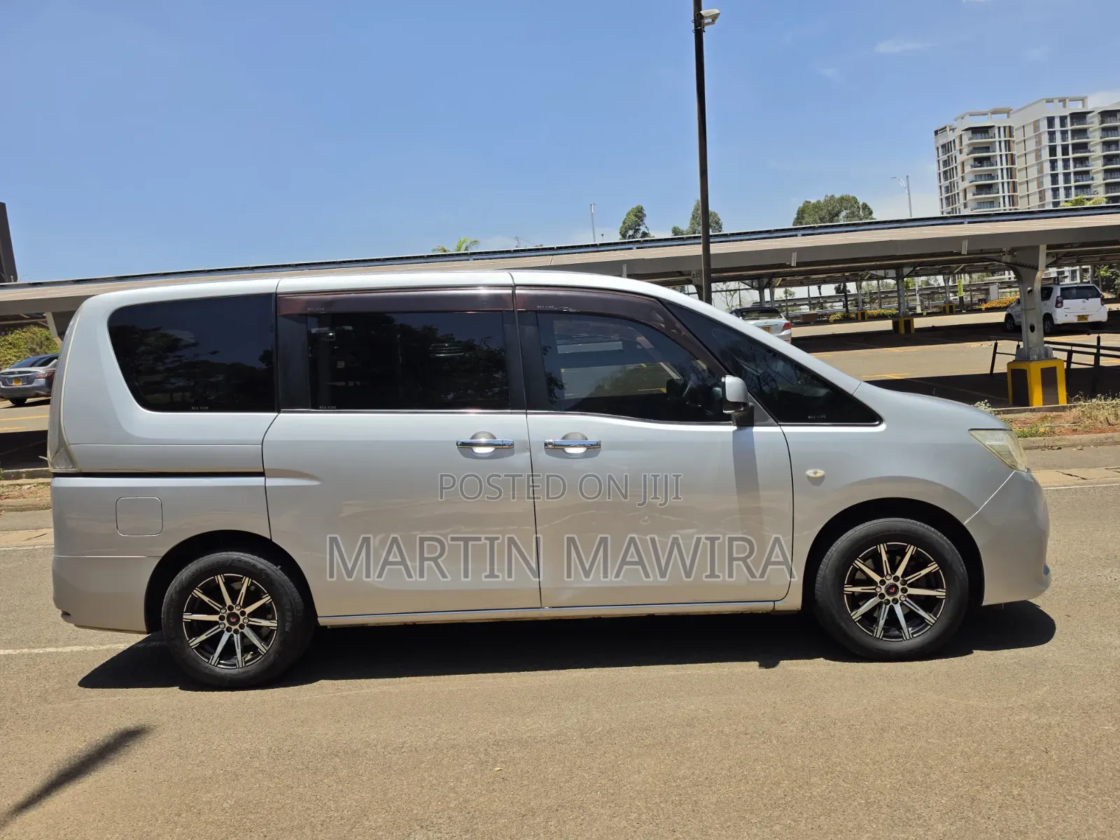 Nissan Serena 2011 Silver