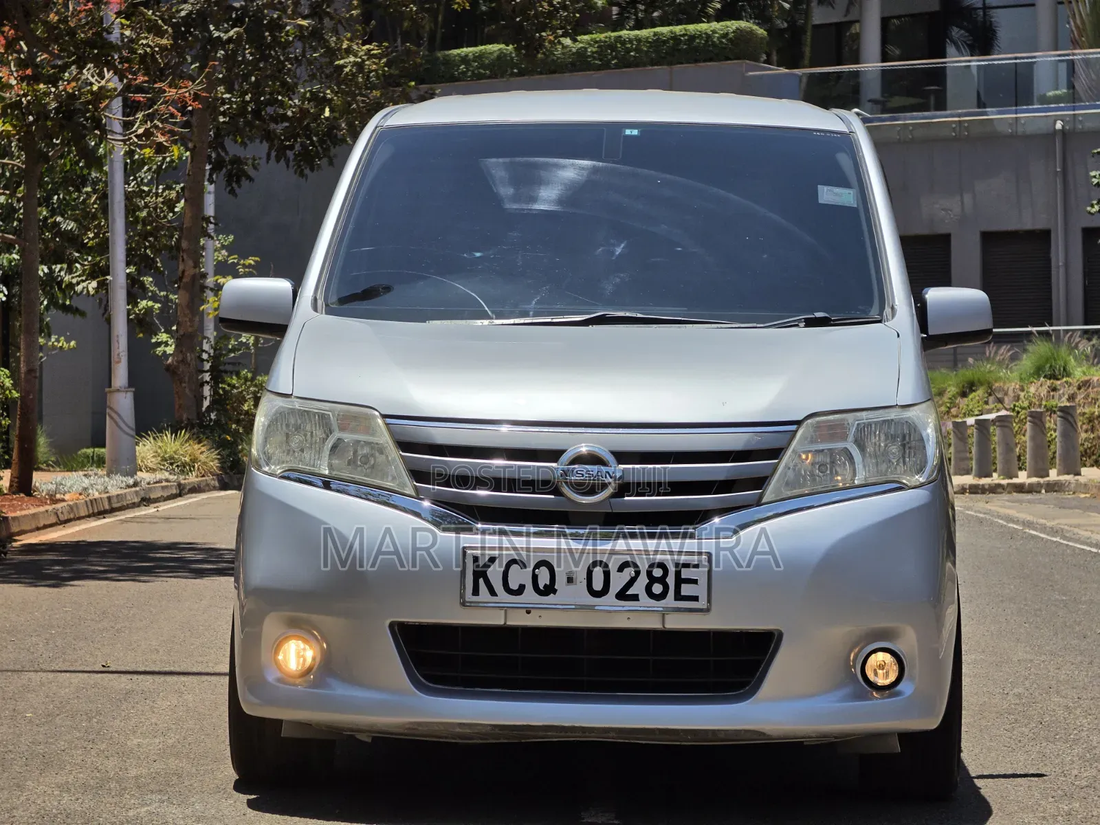 Nissan Serena 2011 Silver
