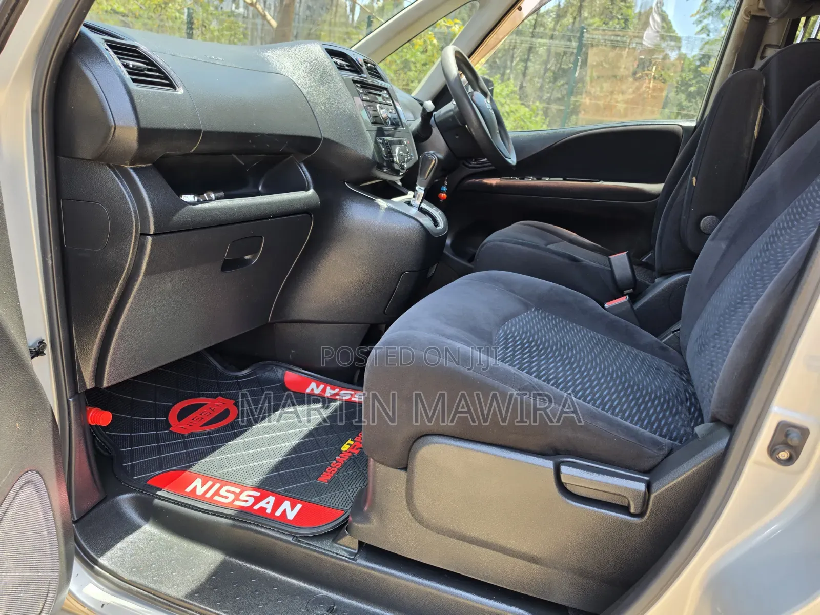 Nissan Serena 2011 Silver