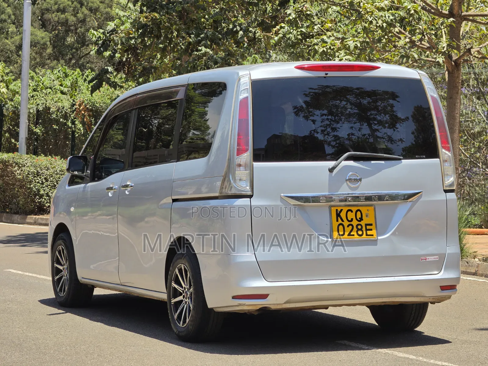 Nissan Serena 2011 Silver
