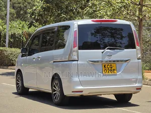 Nissan Serena 2011 Silver
